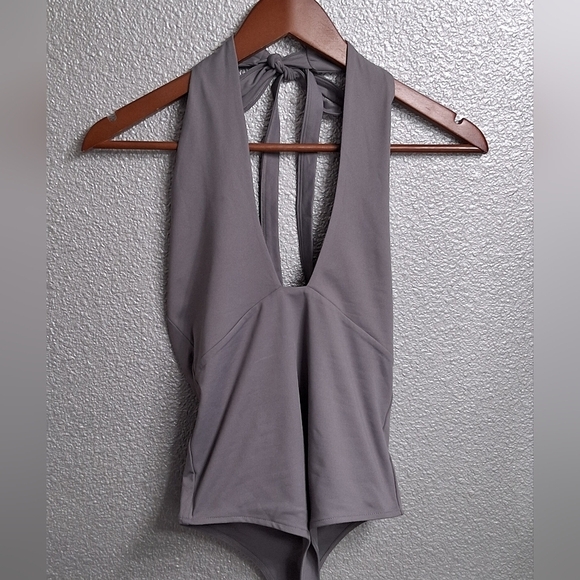 NWT Reo Rea Grey Plunging V Neck Halter Body Suit Size S - Picture 8 of 12